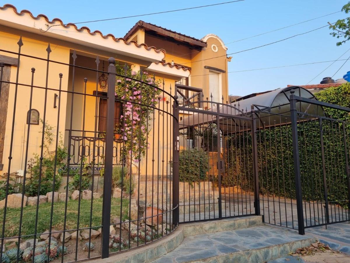 Hostal Las Rosas Сальта Екстер'єр фото