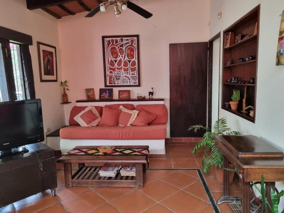 Hostal Las Rosas Сальта Екстер'єр фото